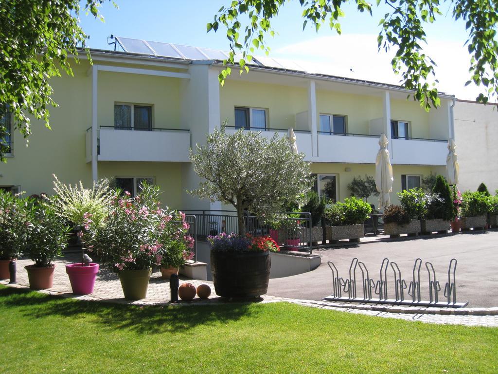 Pension Schmidt Podersdorf am See Eksteriør billede